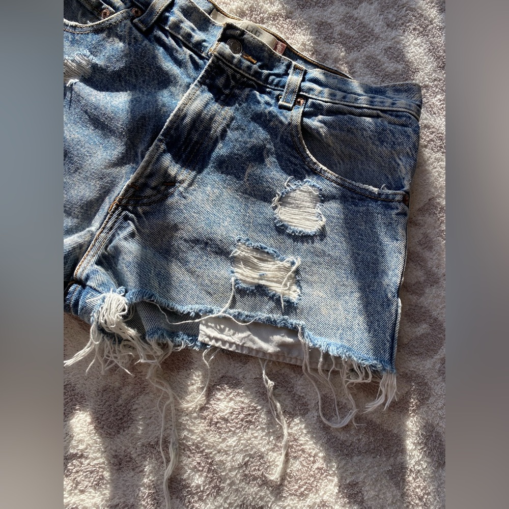Vintage 90s Levi’s High Waist Cutoff Jean Shorts Size 32 - Picture 9 of 14
